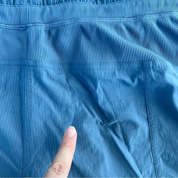 Lululemon dance studio HR shorts 3.5” inseam size 12 - Picture 4 of 6